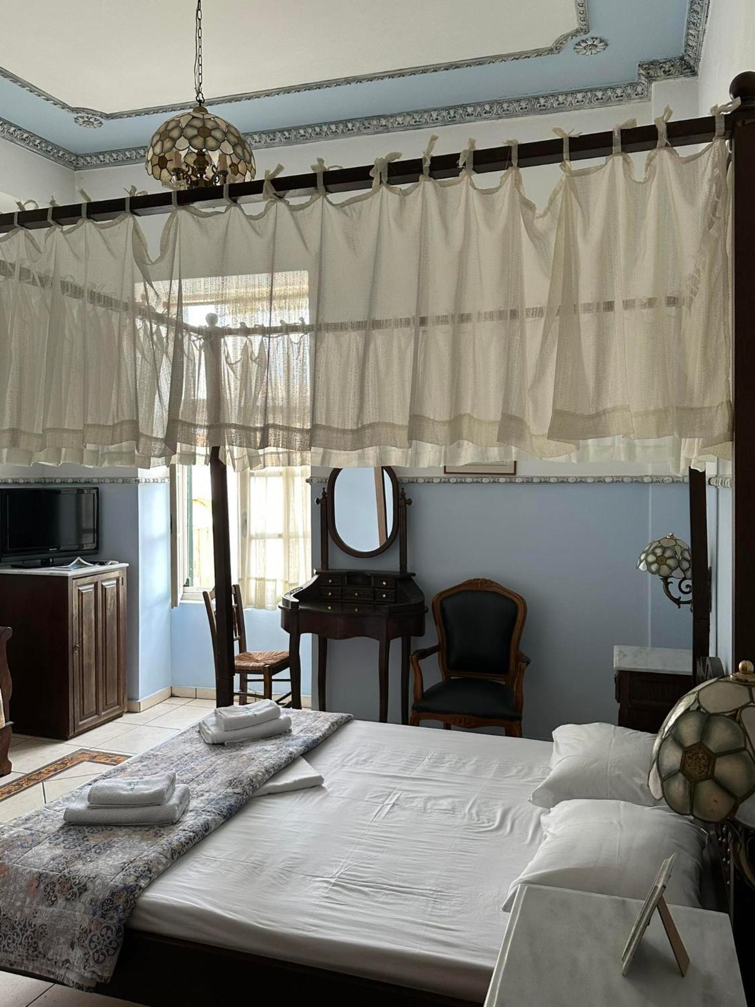 Monte Kristo Otel Ermoupoli Dış mekan fotoğraf