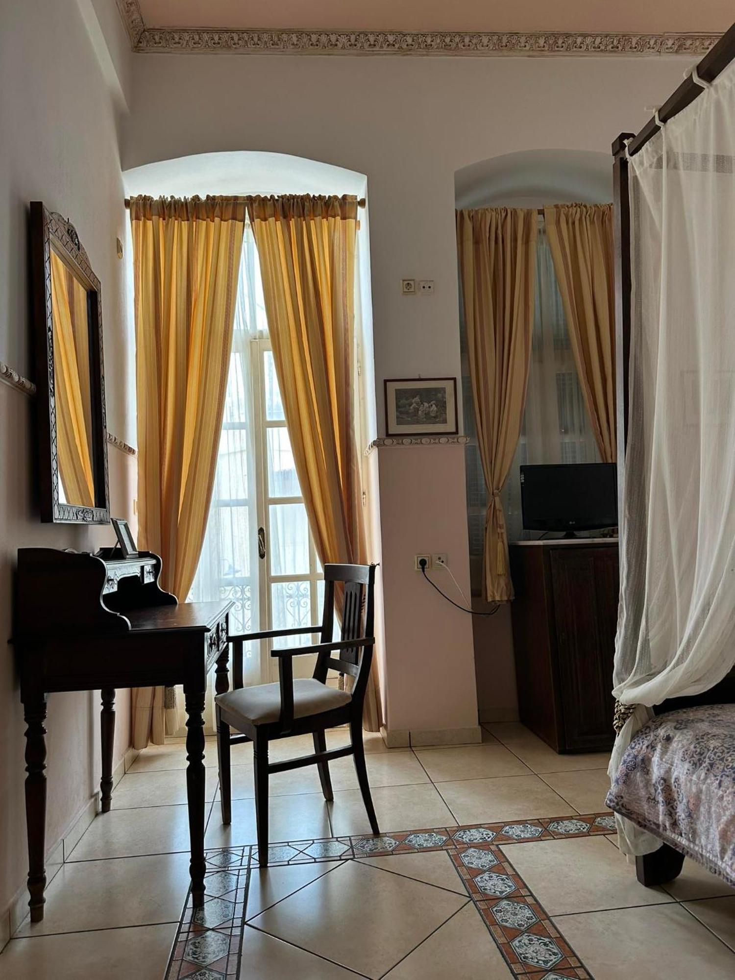Monte Kristo Otel Ermoupoli Dış mekan fotoğraf