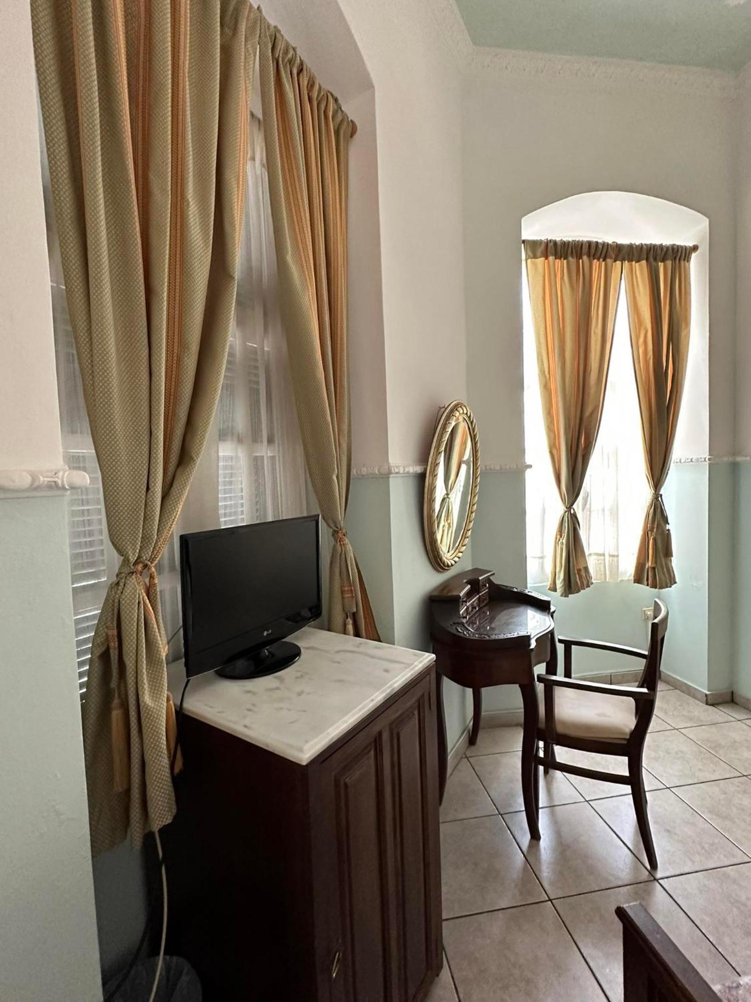 Monte Kristo Otel Ermoupoli Dış mekan fotoğraf